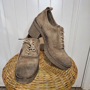 NWT Refresh Brown Suede Platform Oxford Heels - Size 37